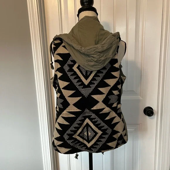 Fashionomics Olive Green Mockneck Utility Vest with Lining and Removable Hood - Picture 7 of 14